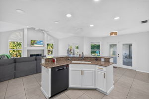 Kitchen 2 of 4