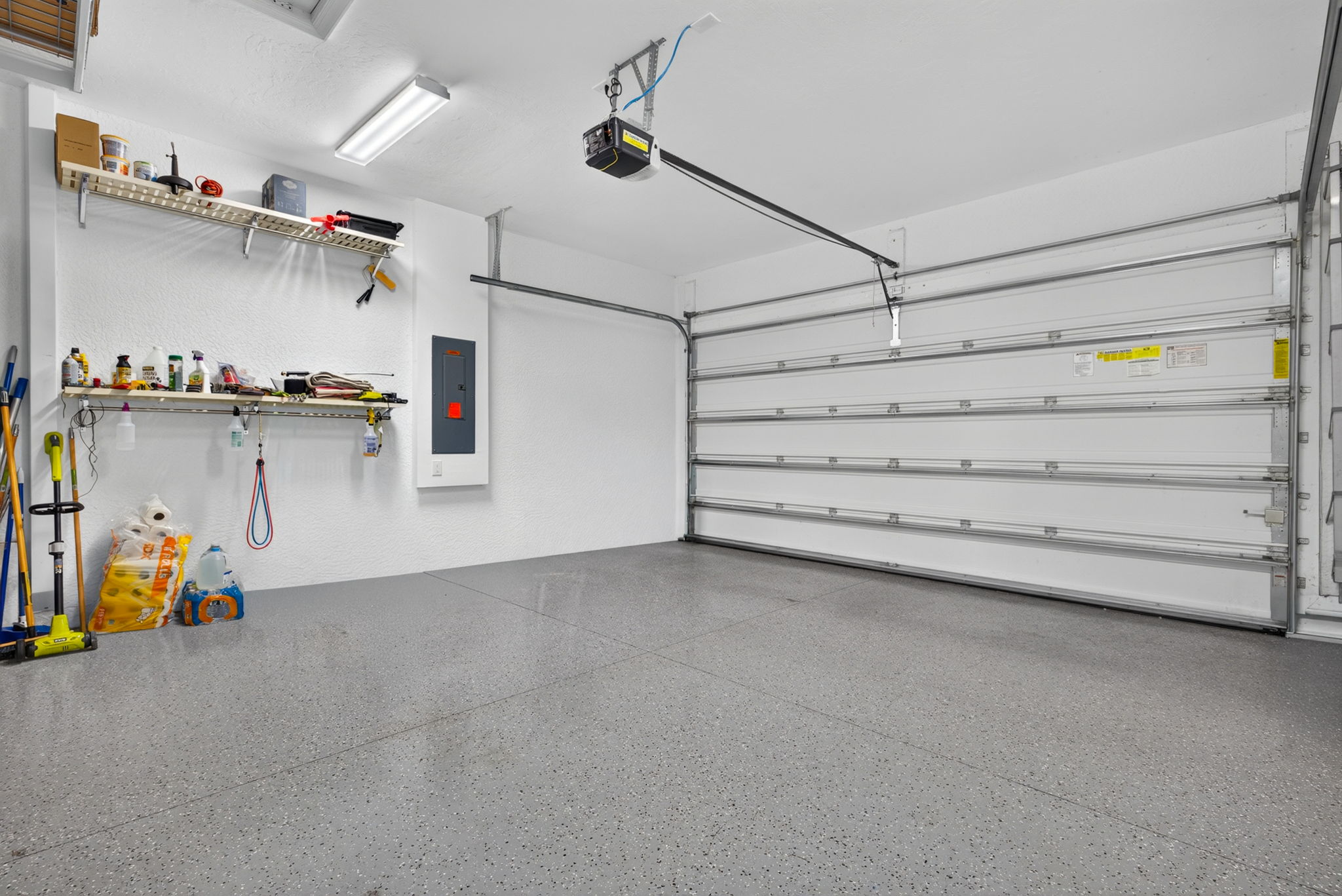 Garage 1 of 2