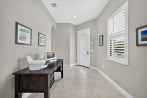 Foyer 2 of 2