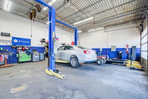 9 Main Auto Bay B