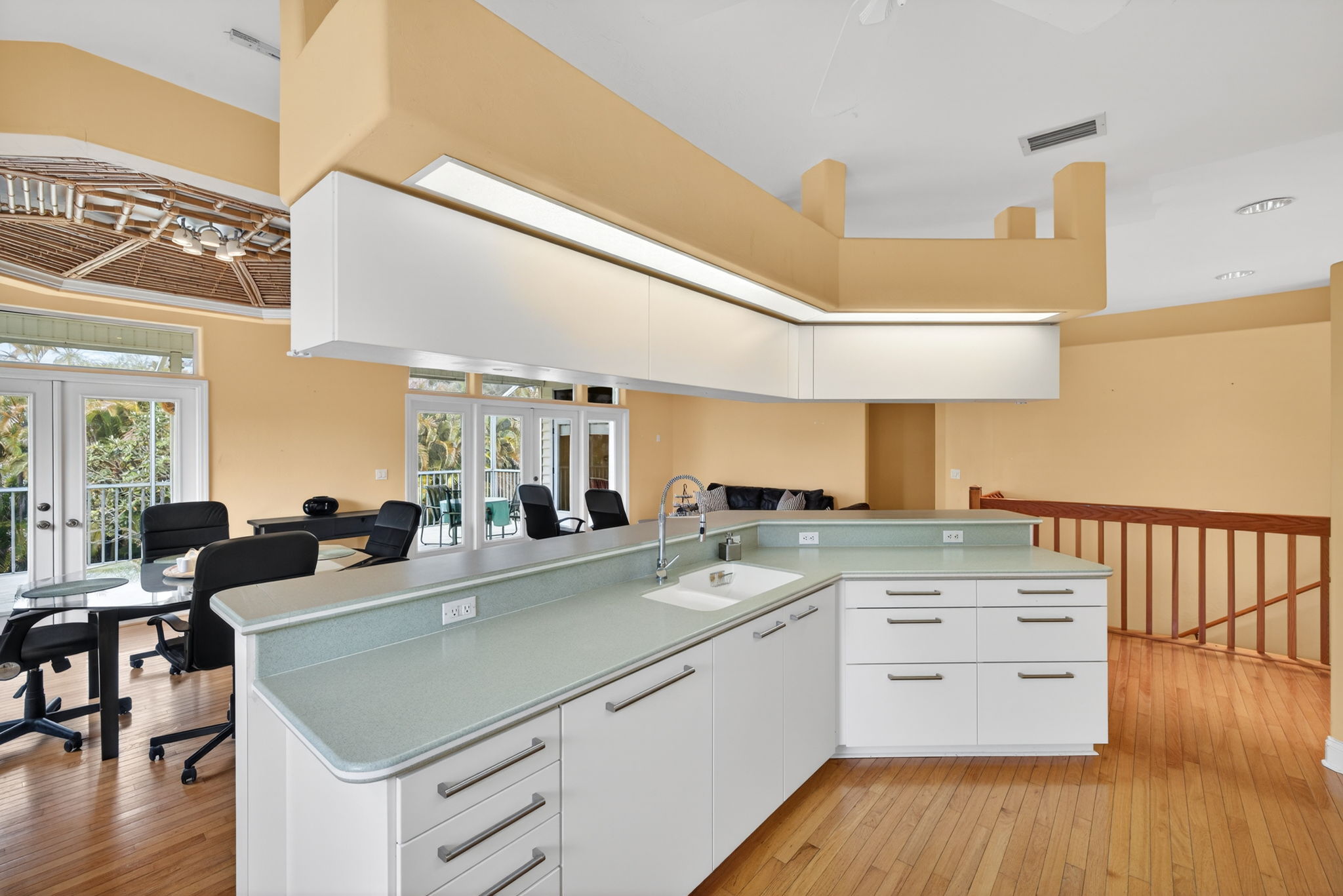 Kitchen 2 of 5