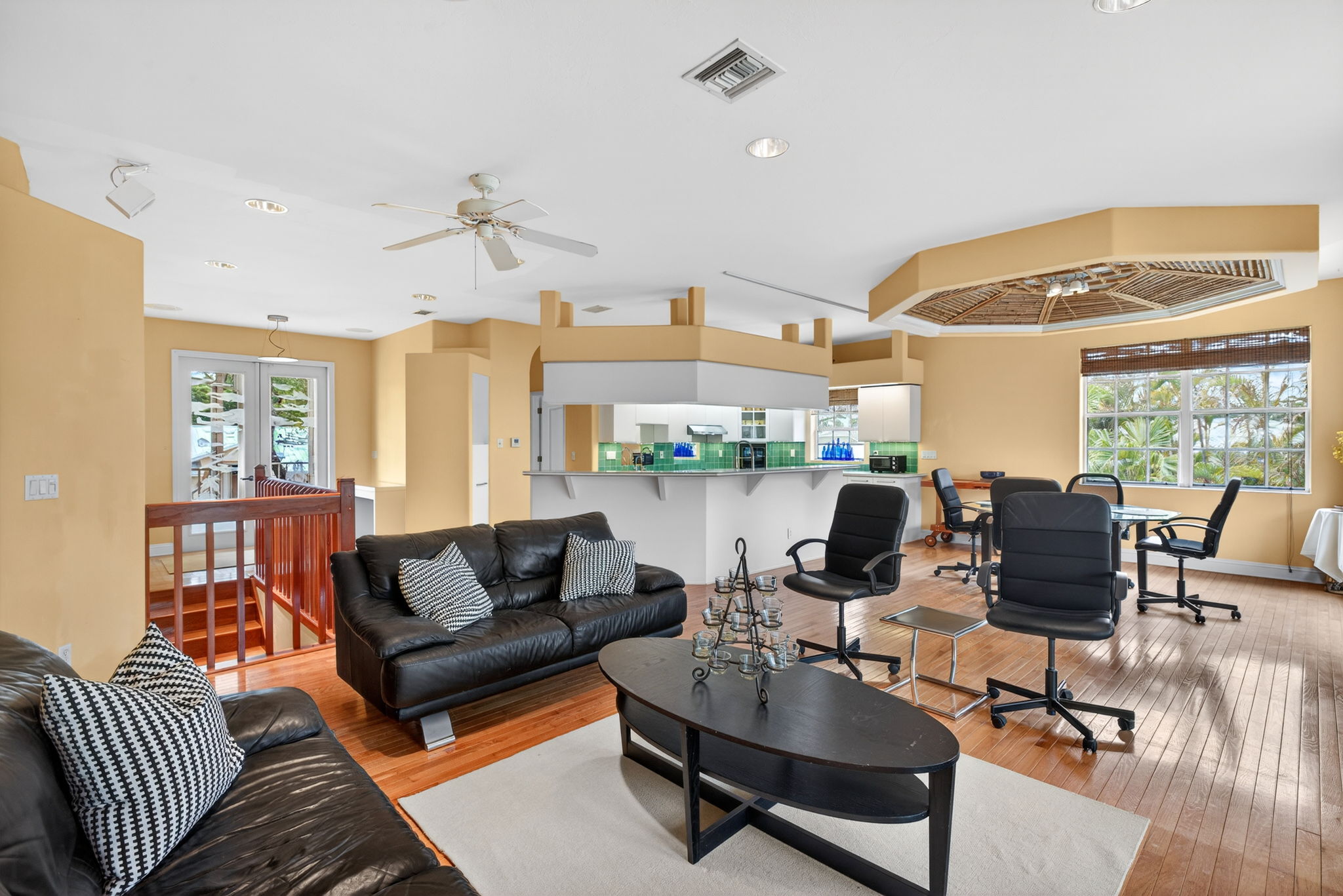 Living Room 2 of 4