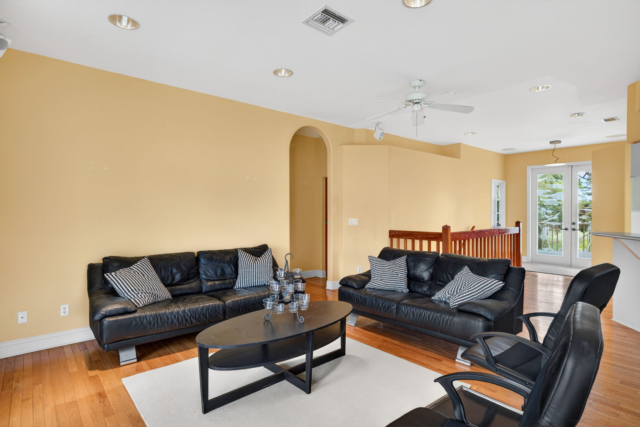 Living Room 3 of 4