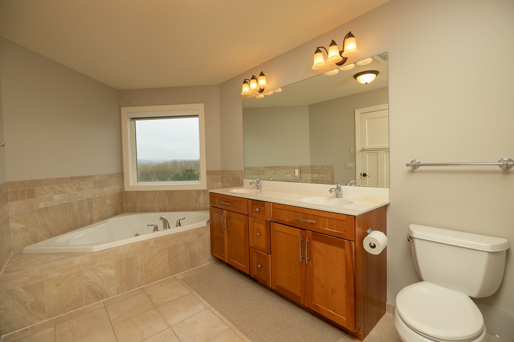 23-Master Bath