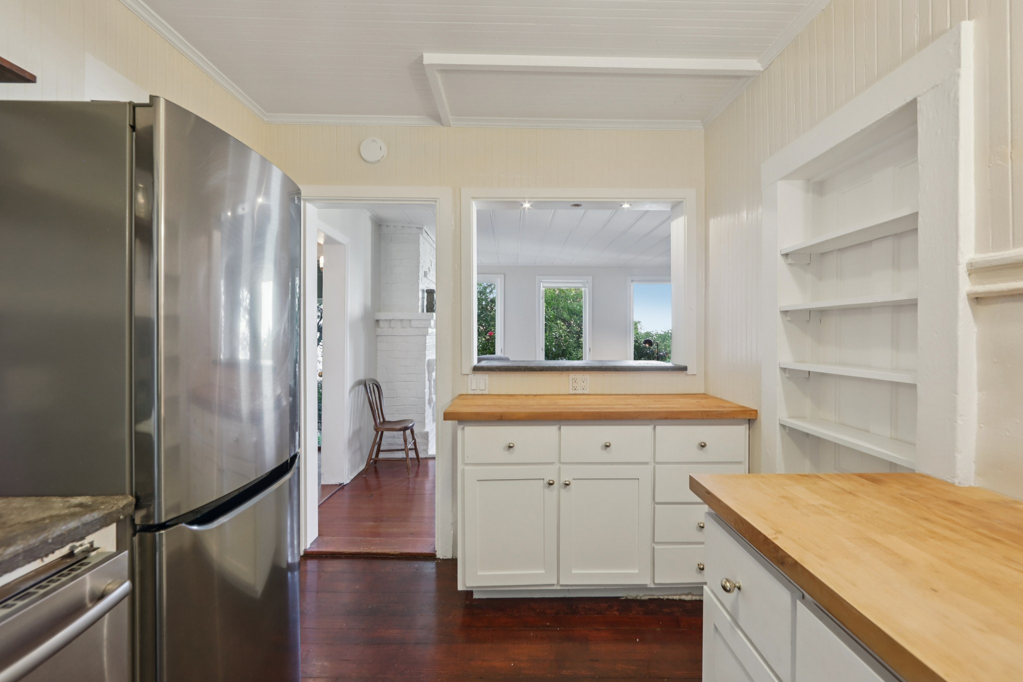 15 Kitchen/living entry