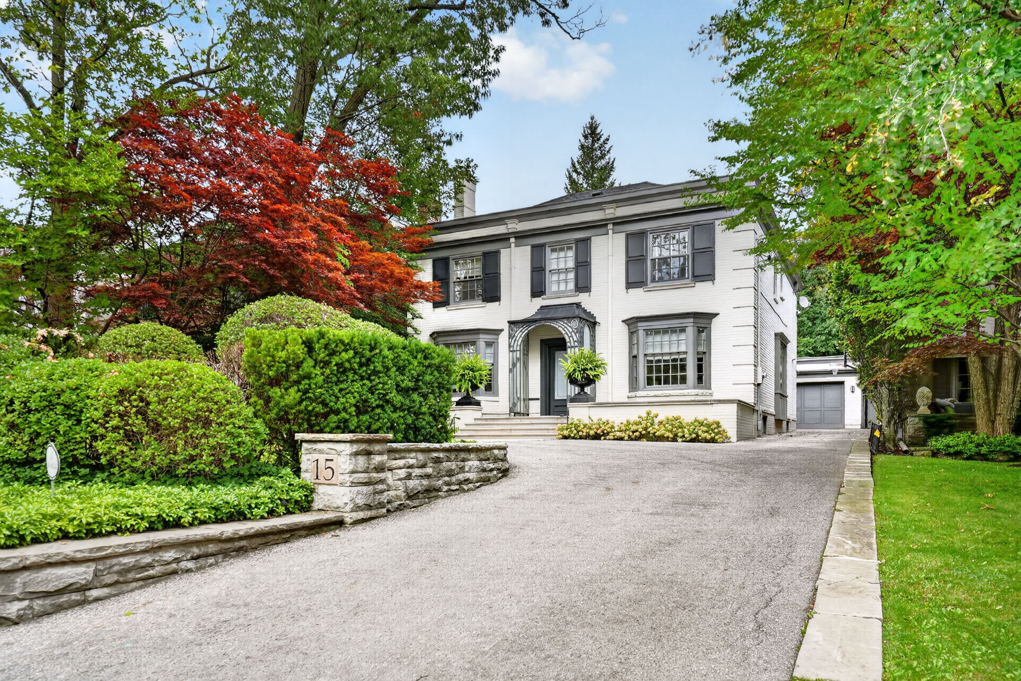 15 Alexandra Wood Toronto, ON M5N 2S2