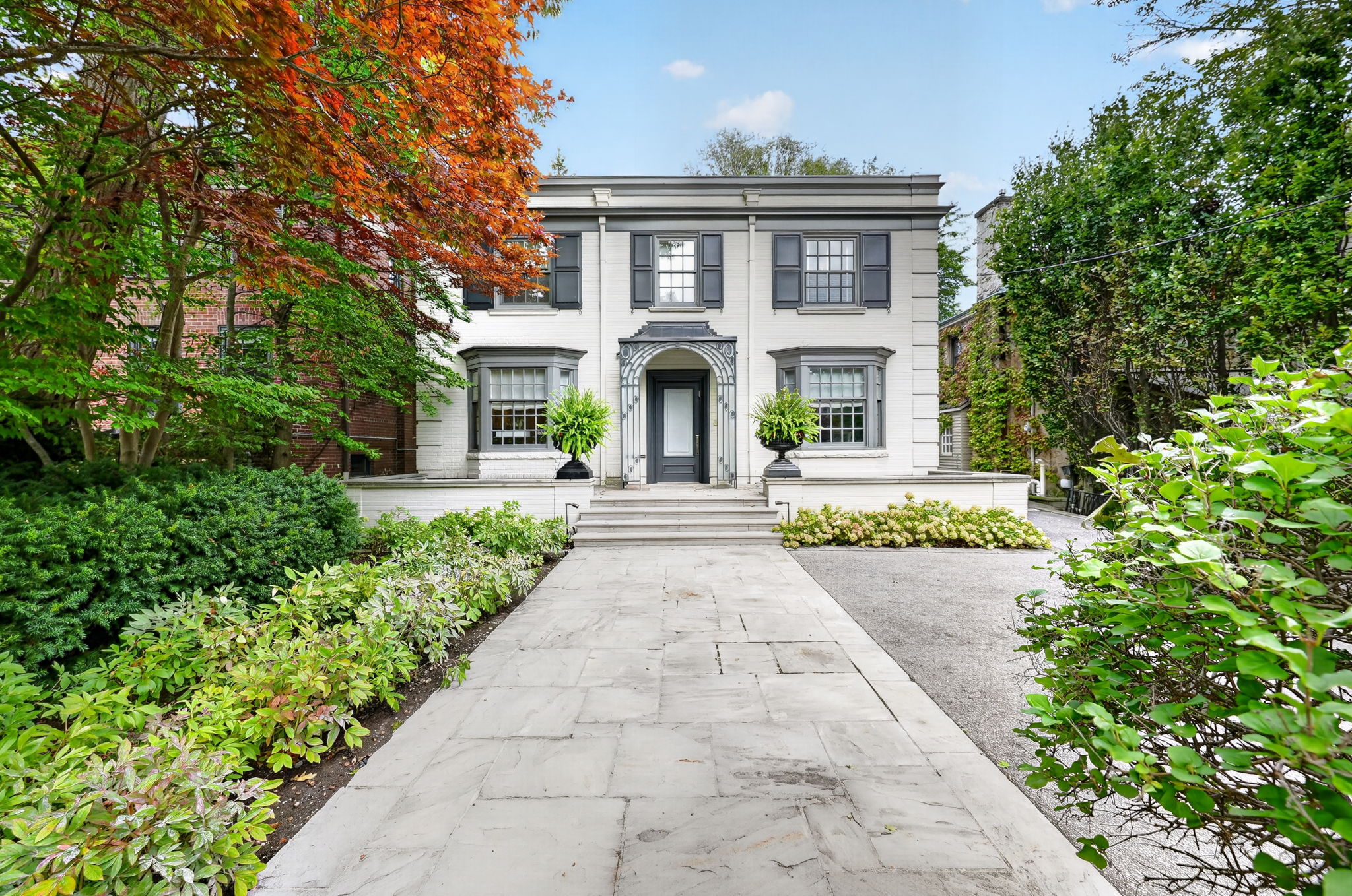 15 Alexandra Wood Toronto, ON M5N 2S2