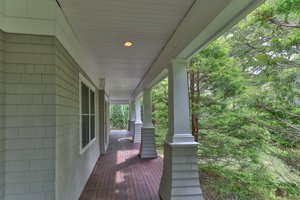 Front Porch/Entrance