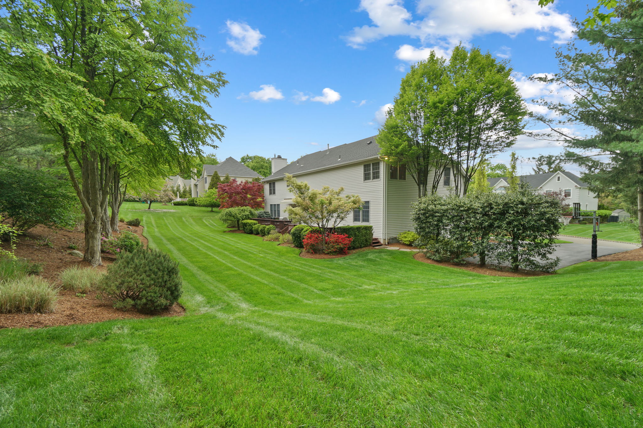 15 Carrington Ct Woodcliff Lake NJ