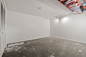  Photo 35