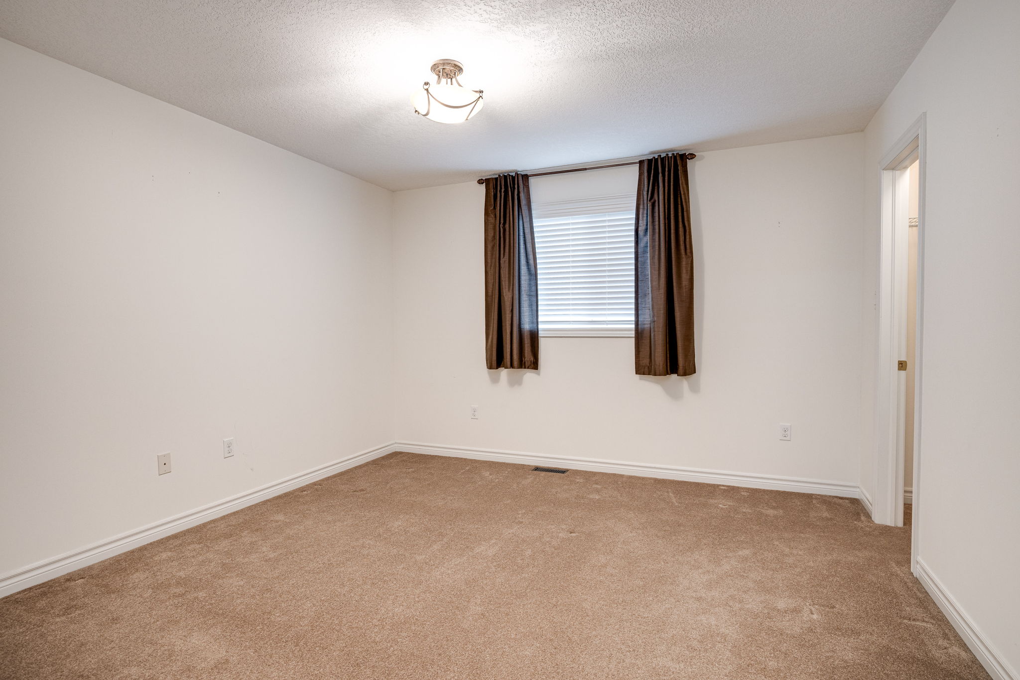 Orangeville property showcase — delivered property photograph 24