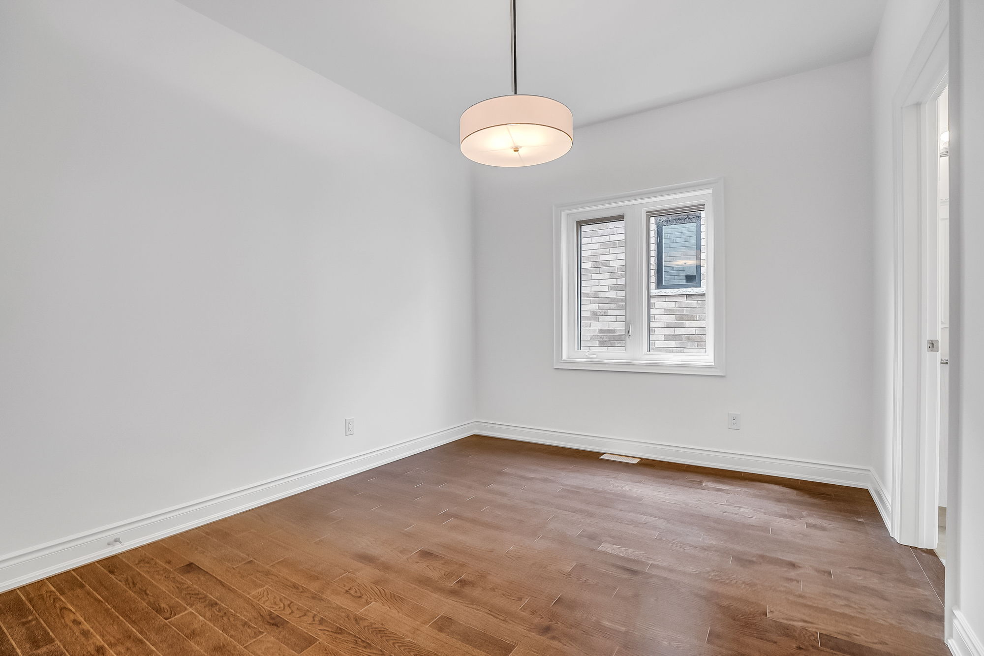 50-forth bedroom1