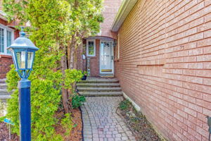 15 Fieldnest Crescent, Whitby, ON L1R 1Z5, Canada Photo 9