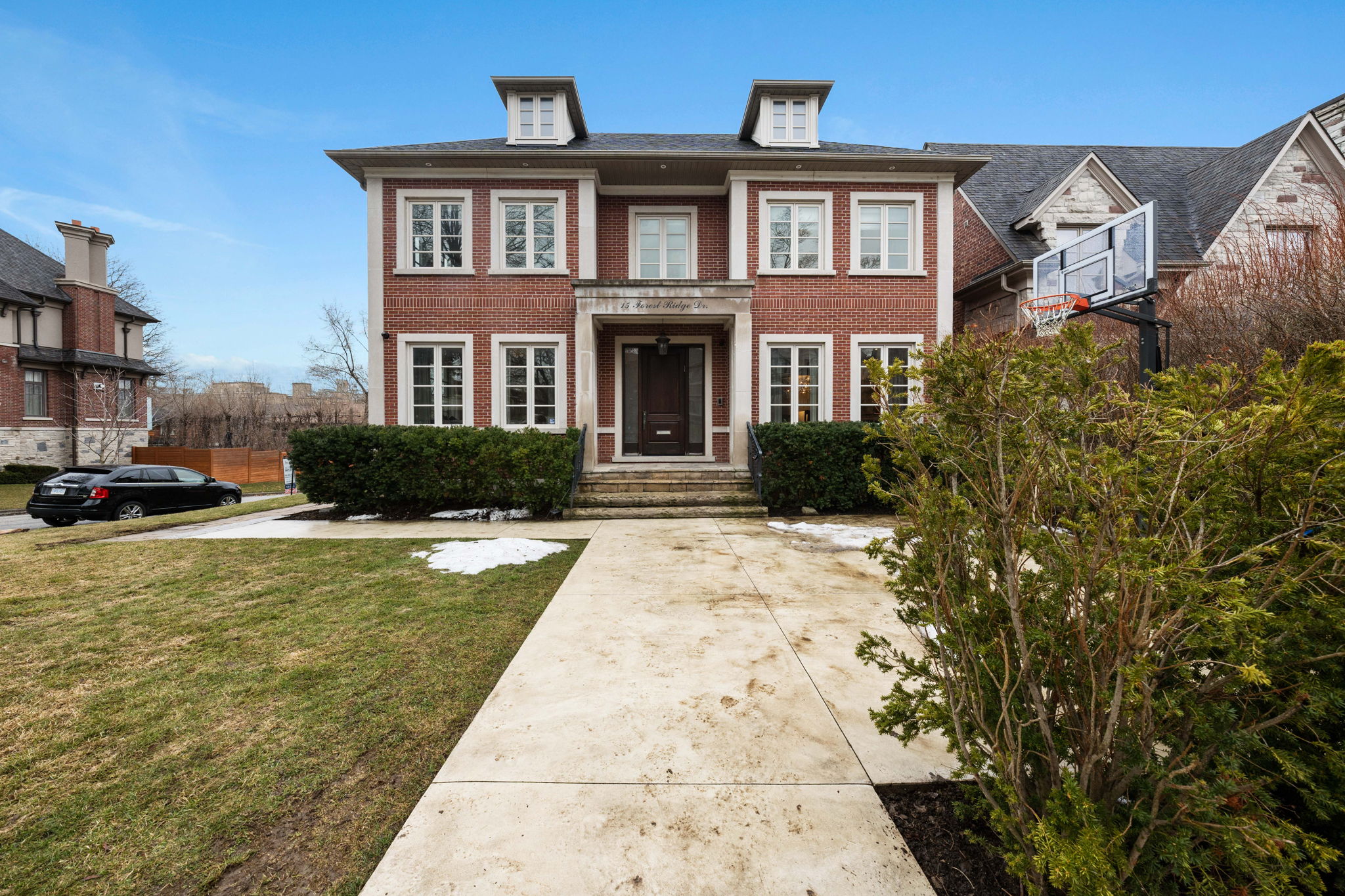 15 Forest Ridge Dr Toronto, ON M6B 1H2
