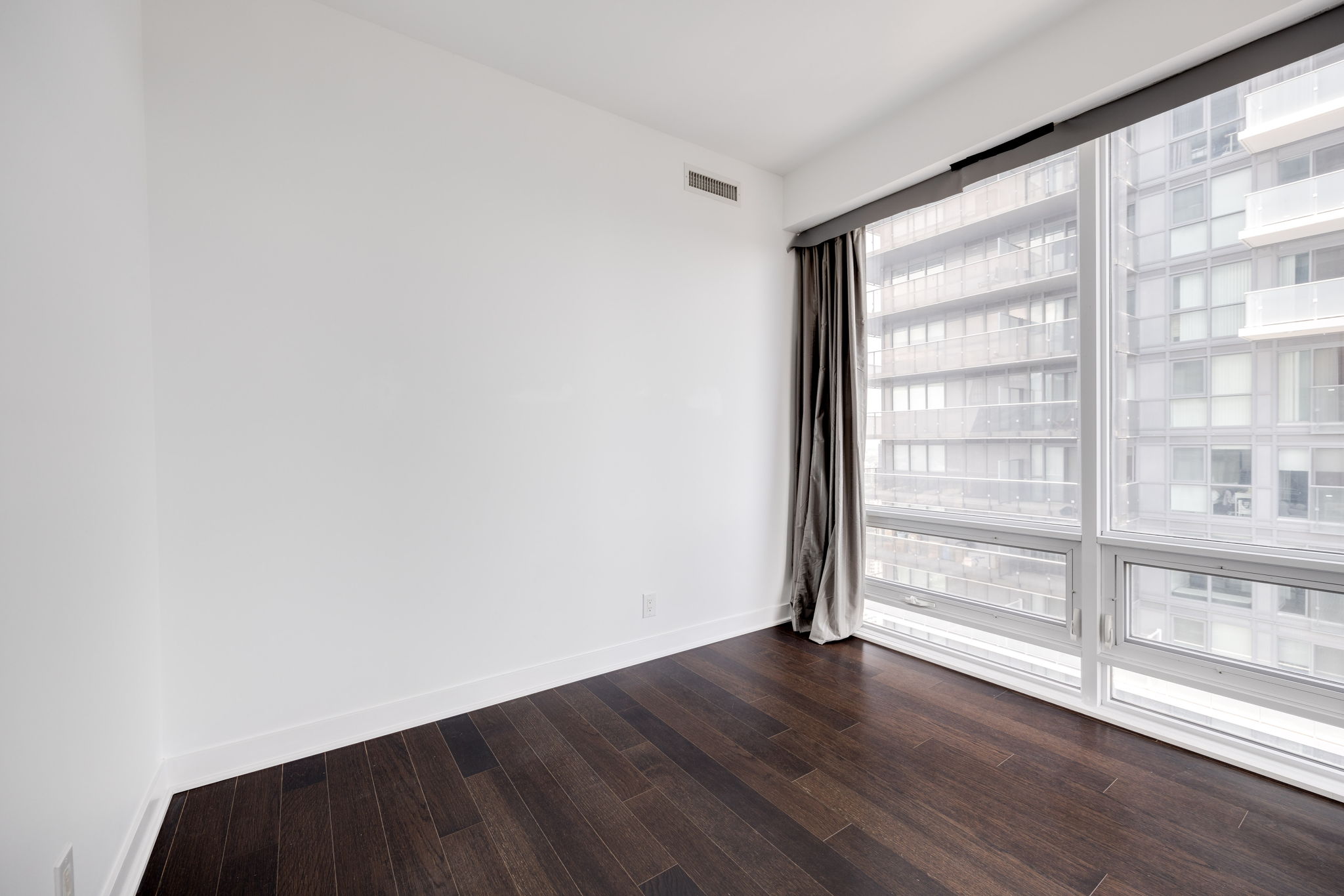 Toronto property showcase — delivered property photograph 14