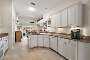 Kitchen/Breakfast Area