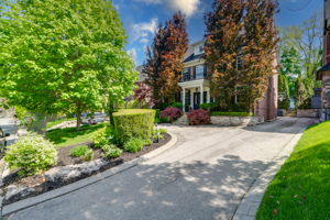 15 Hillholm Rd