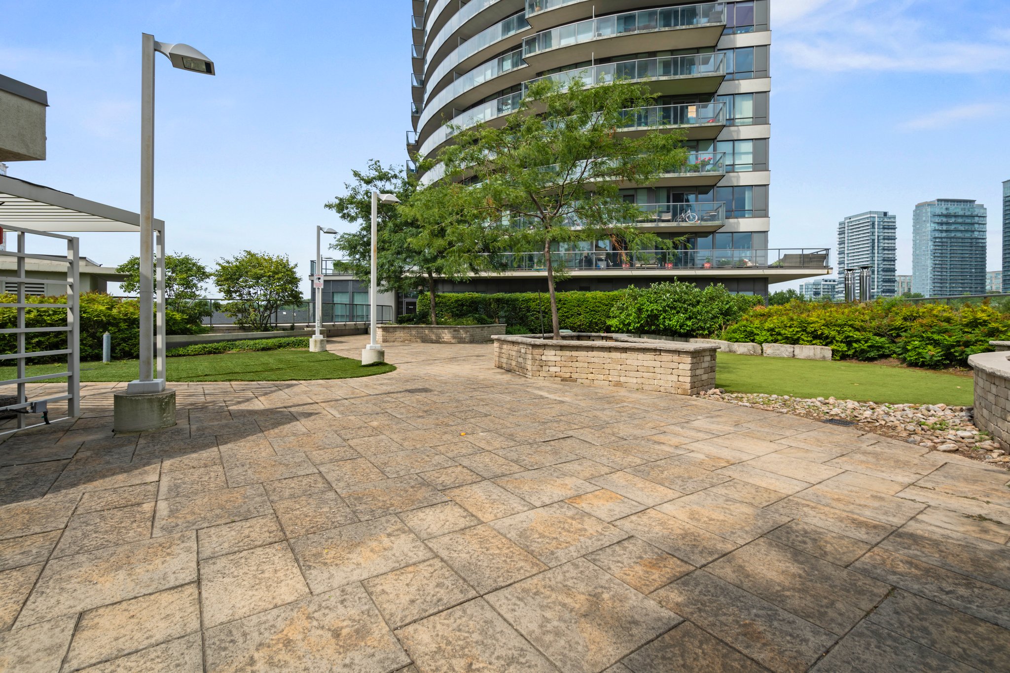 15 Legion Rd Unit 806 Toronto, ON M8V 0A9