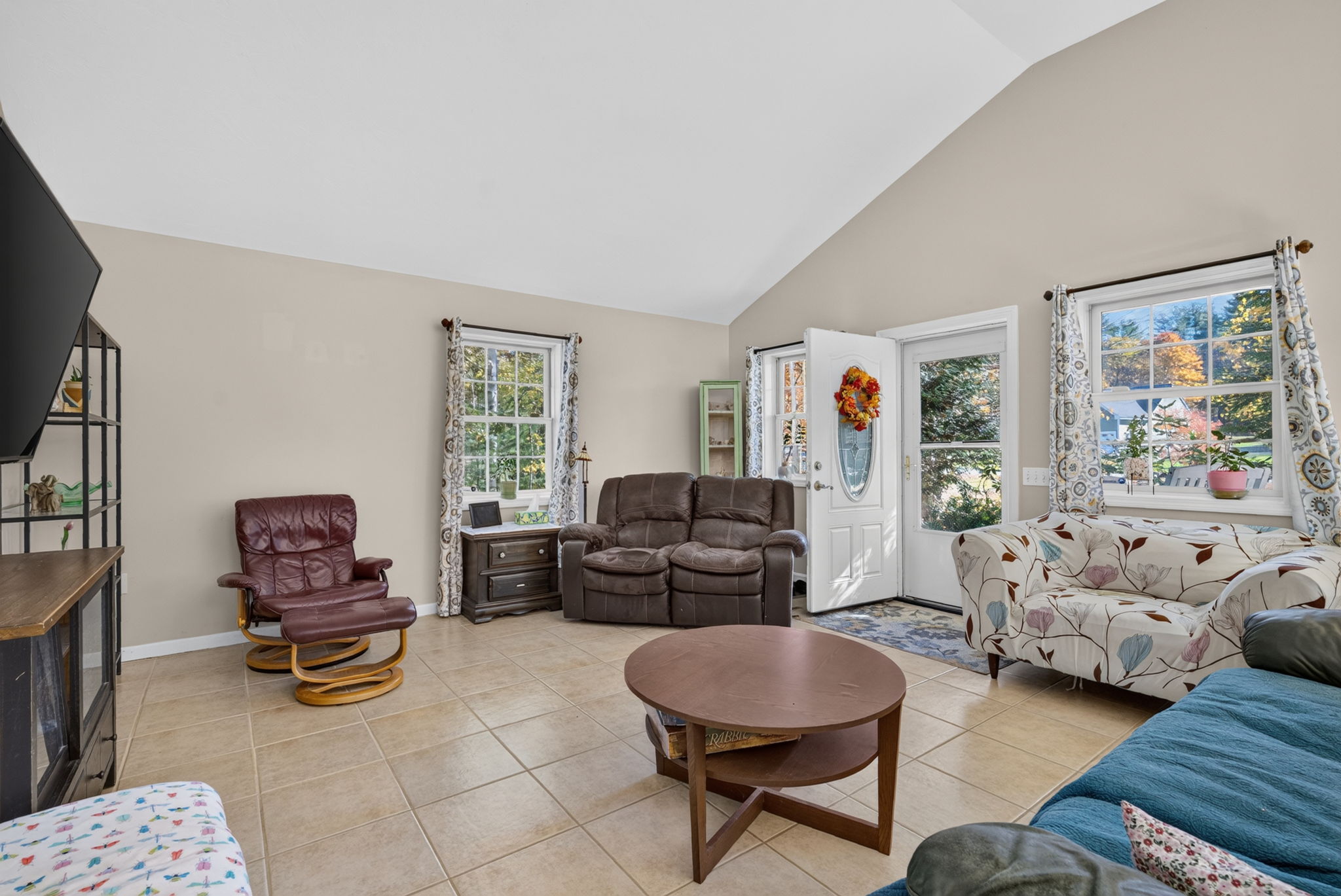 15 Memory Ln, Loudon, NH 03307, USA Photo 9