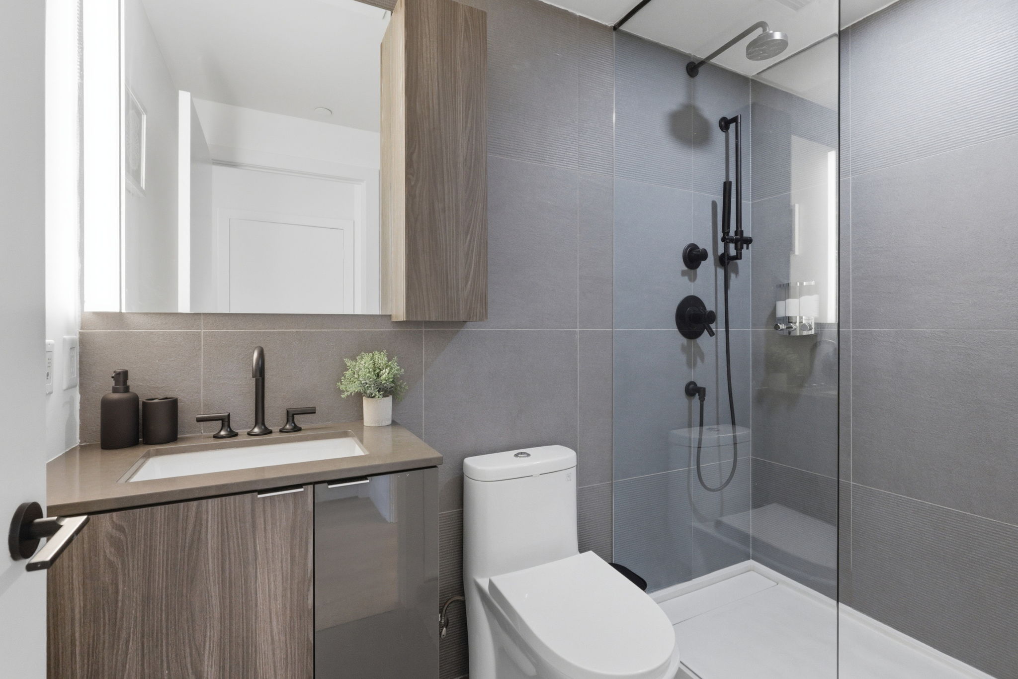 Property in Toronto — delivered property photograph 17