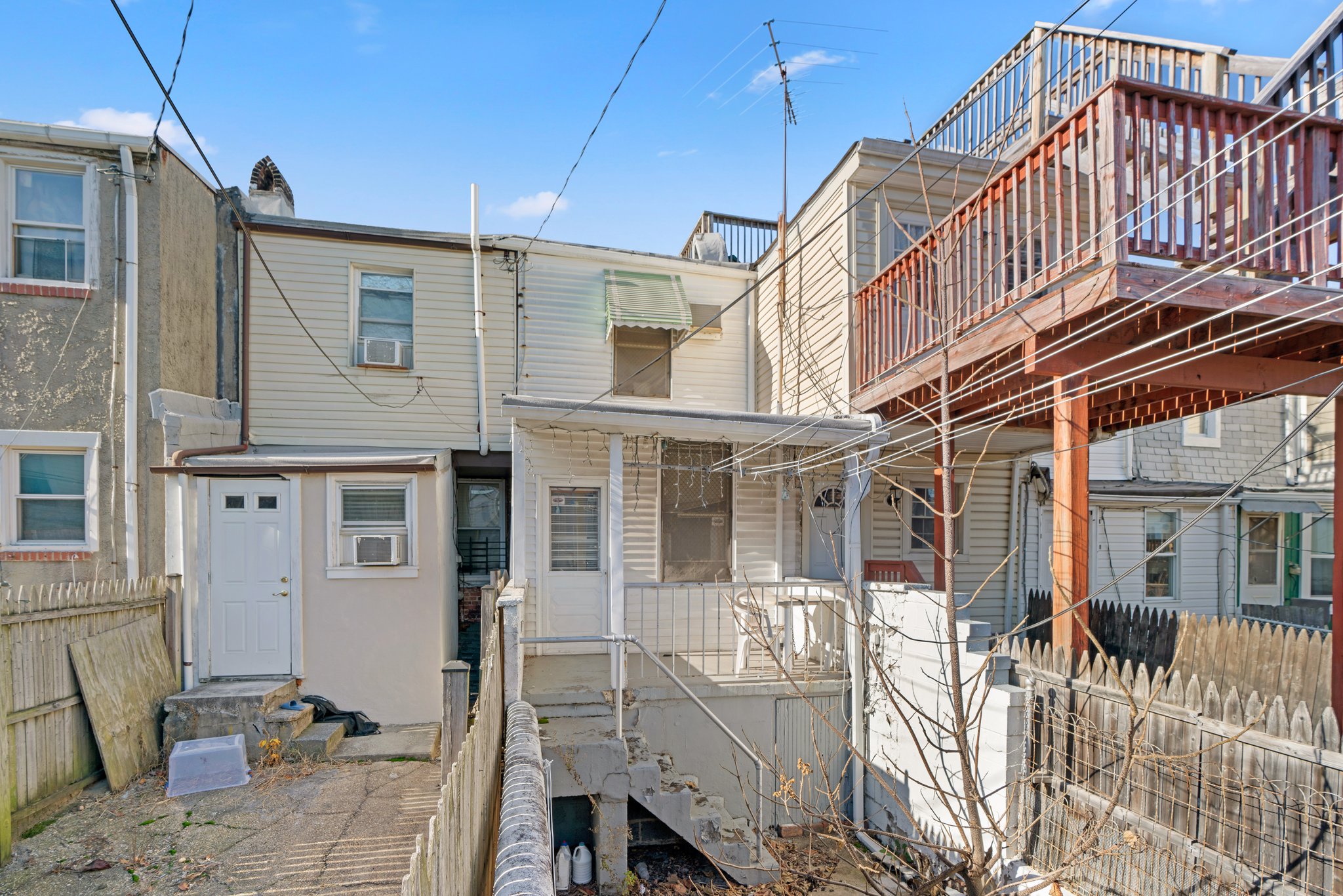 25. Back exterior.jpg