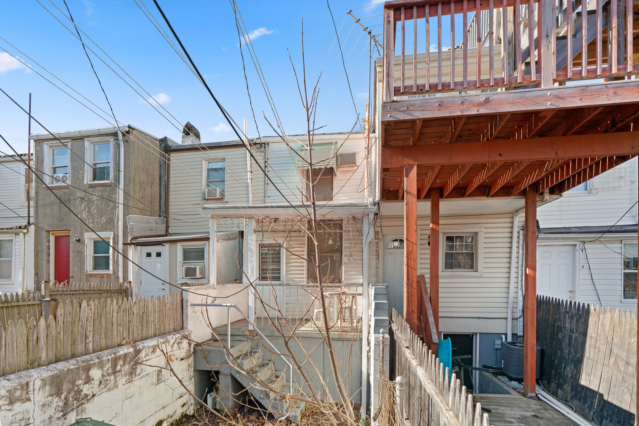 23. Back exterior.jpg