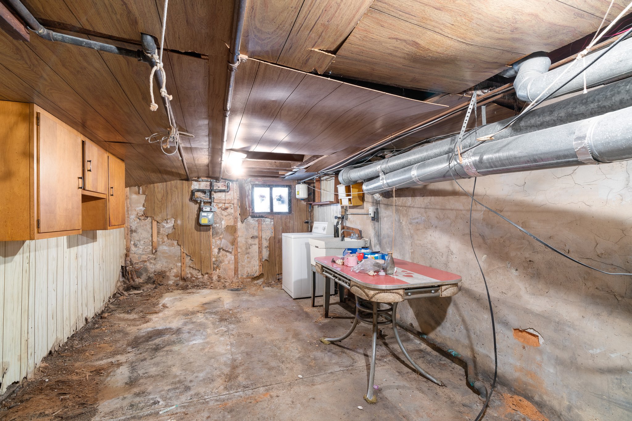 21. Lower bedroom.jpg