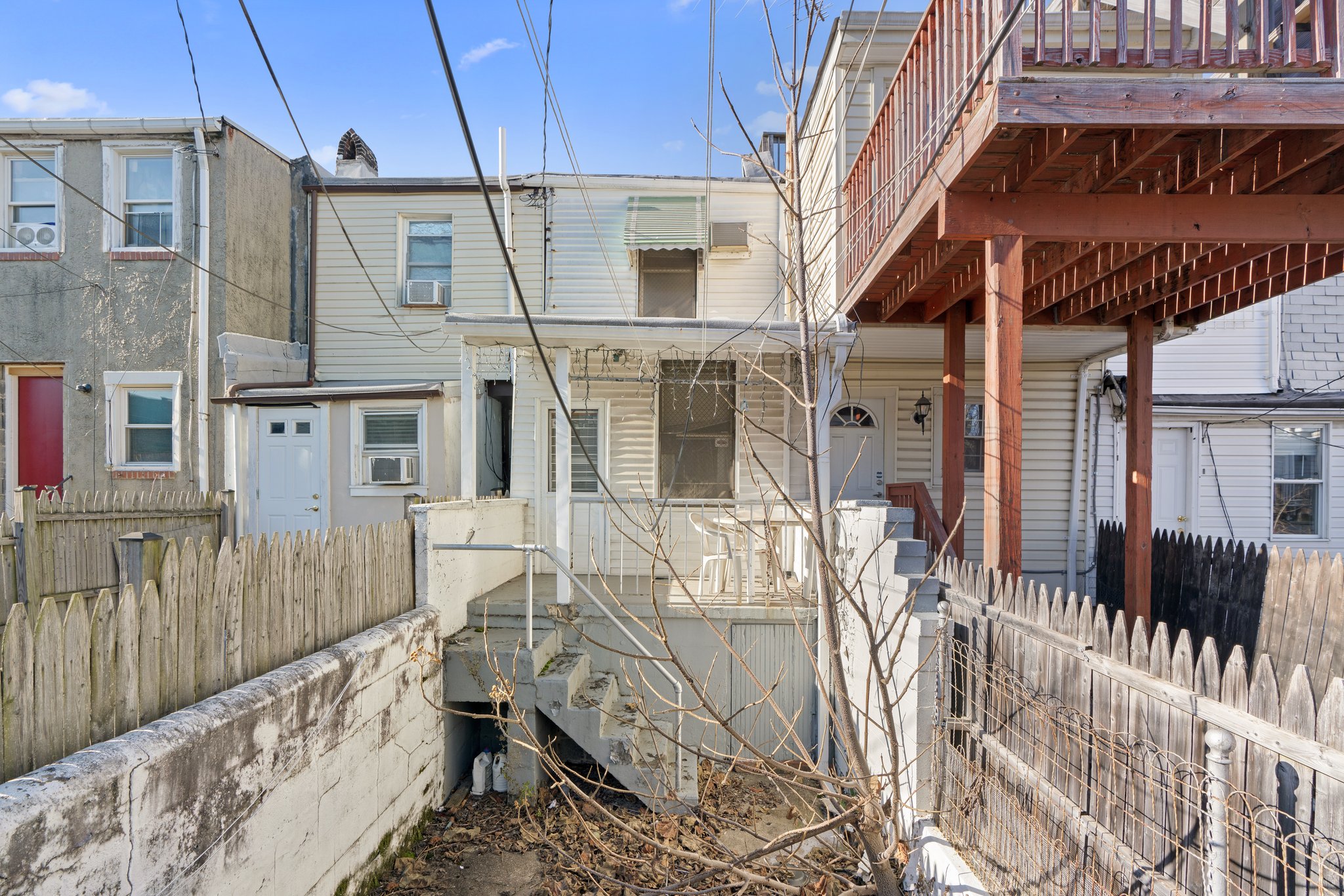 24. Back exterior.jpg