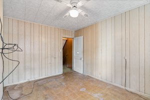 17. Upper bedroom.jpg