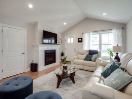 15 Pasture Ln Nashua NH-21