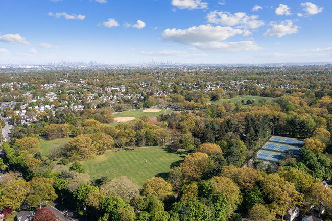 MORE ROOM TO PLAY. Brookdale Park adds tennis, open lawns, trails and room for an energetic afternoon to your Montclair routine. Pack a picnic, bring a racquet or simply enjoy the green.
