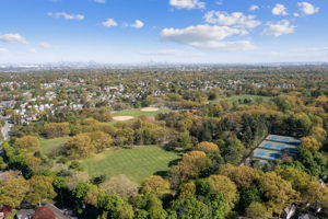 MORE ROOM TO PLAY. Brookdale Park adds tennis, open lawns, trails and room for an energetic afternoon to your Montclair routine. Pack a picnic, bring a racquet or simply enjoy the green.