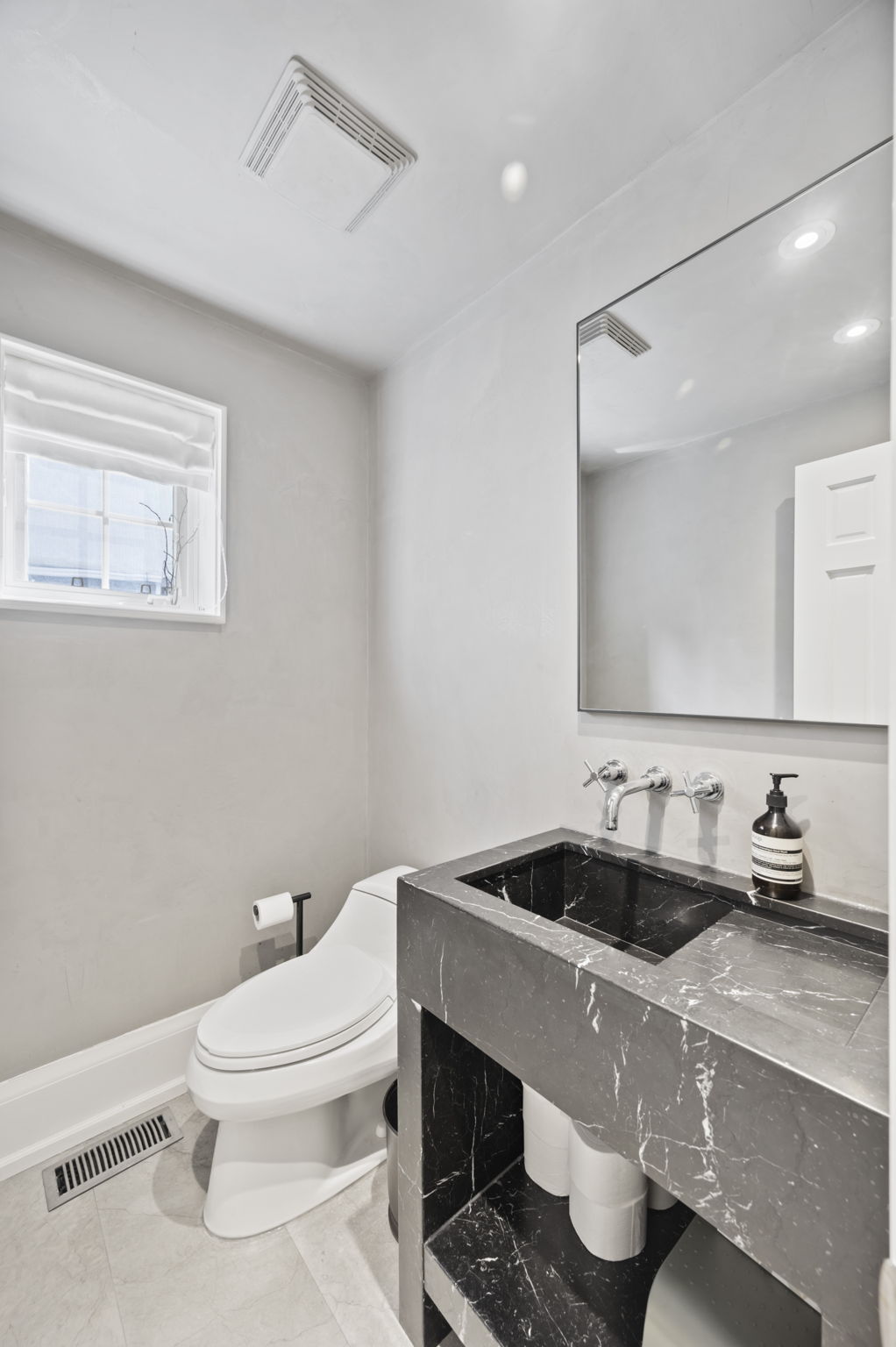 15 Strathearn Blvd Toronto, ON M5P 1S8