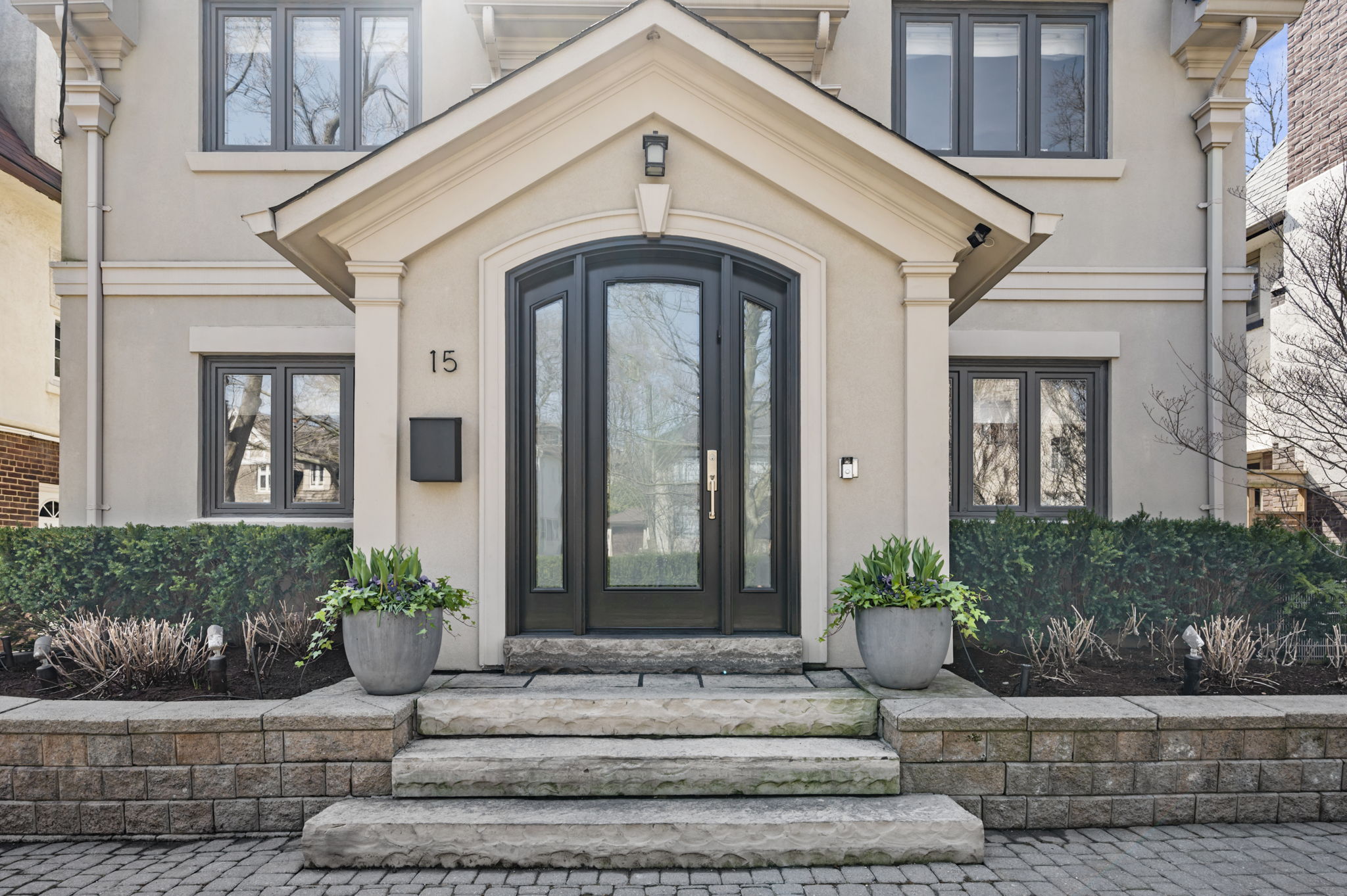 15 Strathearn Blvd Toronto, ON M5P 1S8