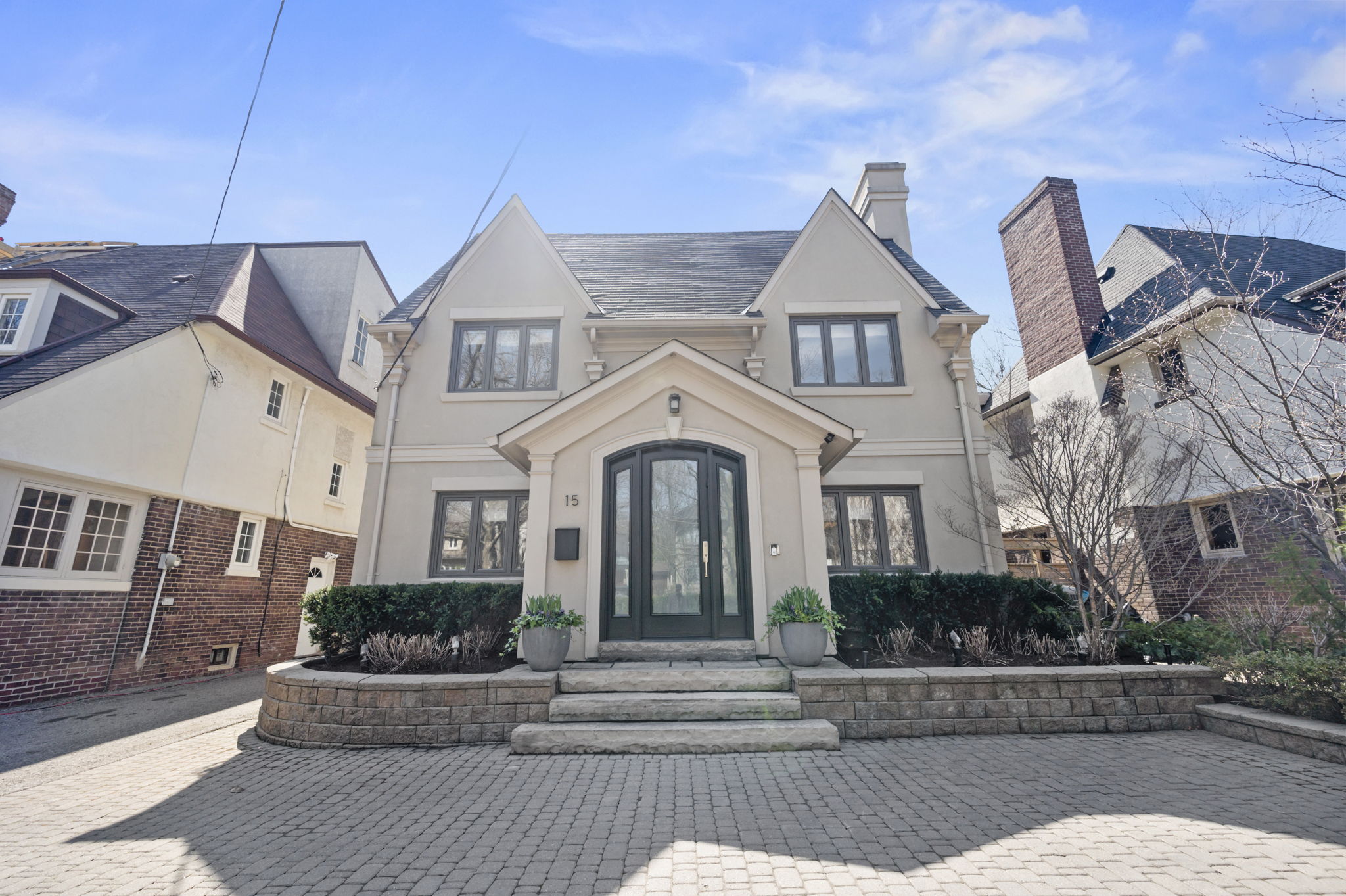 15 Strathearn Blvd Toronto, ON M5P 1S8