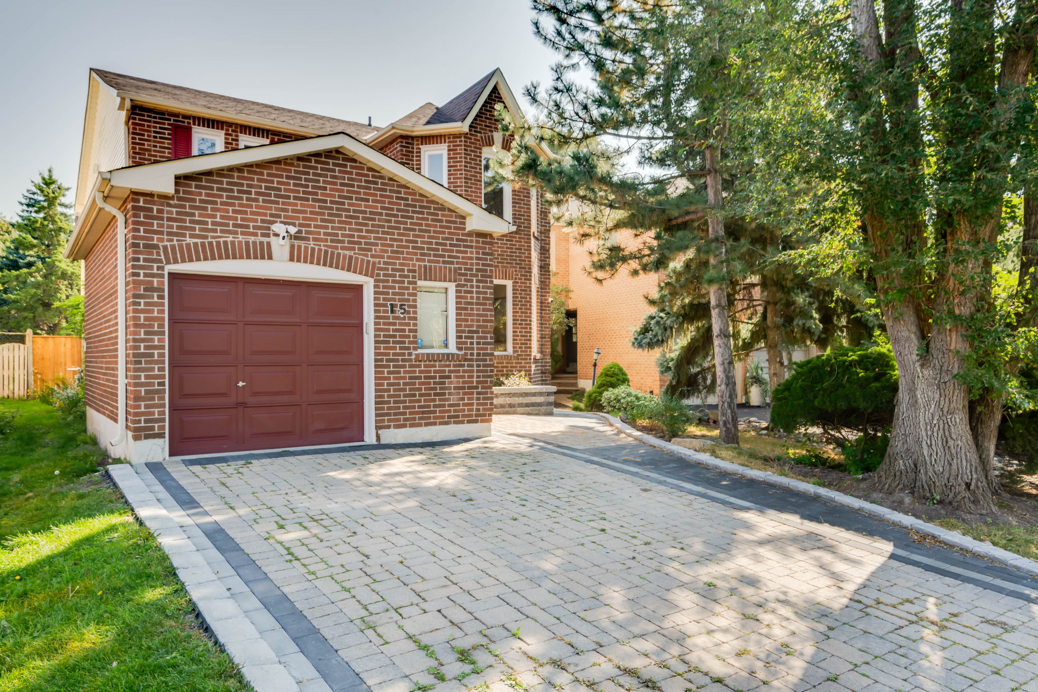 15 Thornway Ave Vaughan, ON L4J 7R8