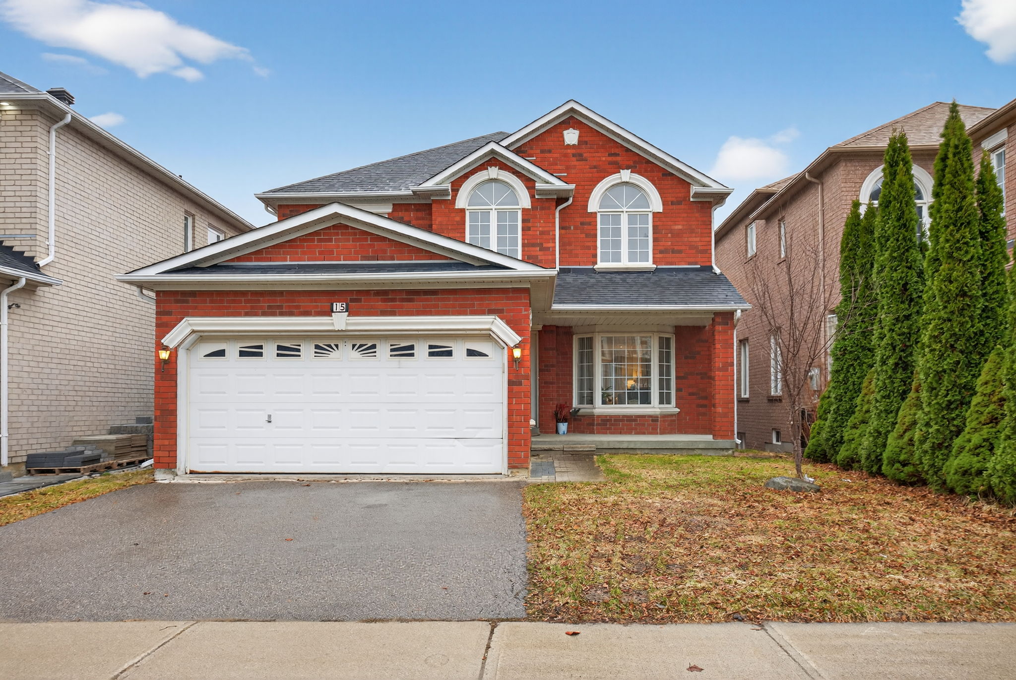 15 Toporowski Ave Richmond Hill, ON L4S 2G8