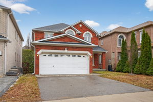15 Toporowski Ave, Richmond Hill ON — real estate photography by Amazing Photo Video