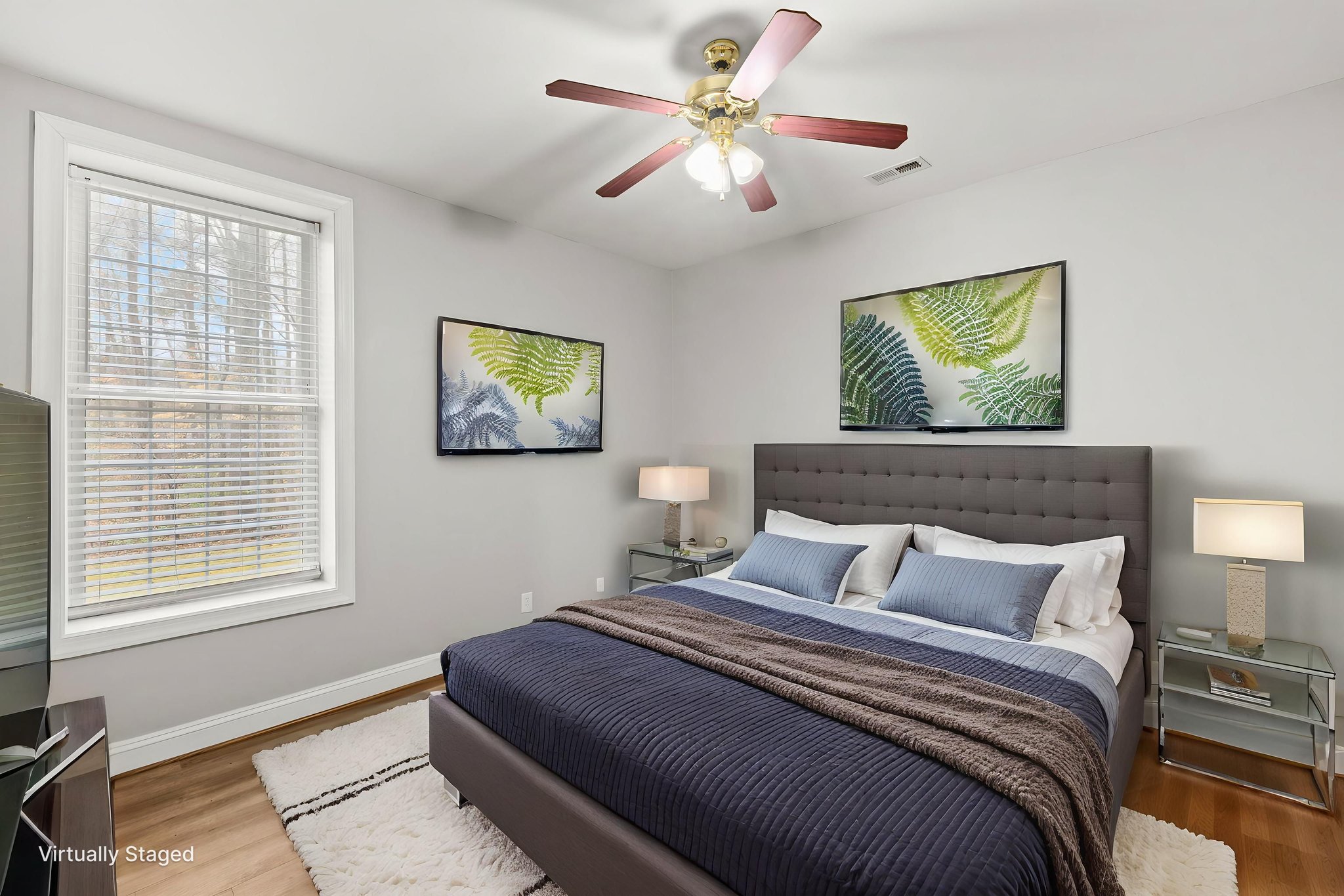 6K1A5899 virtually staged.jpeg