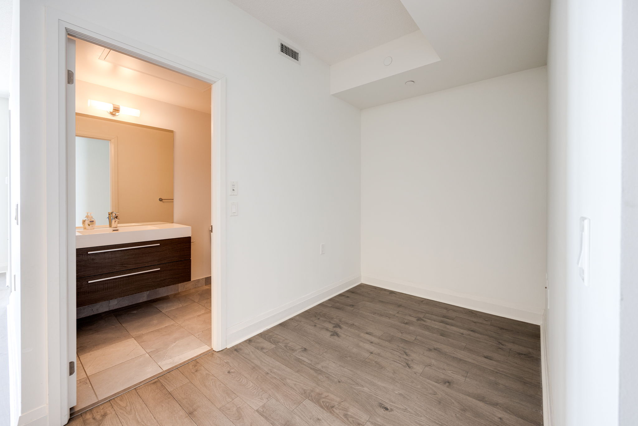 Toronto property showcase — delivered property photograph 12