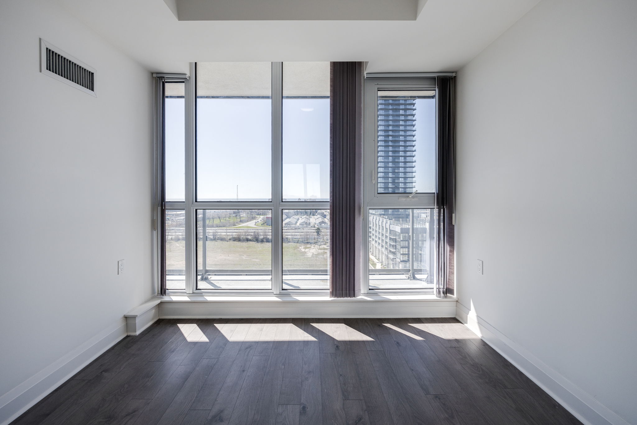 Toronto property showcase — delivered property photograph 15