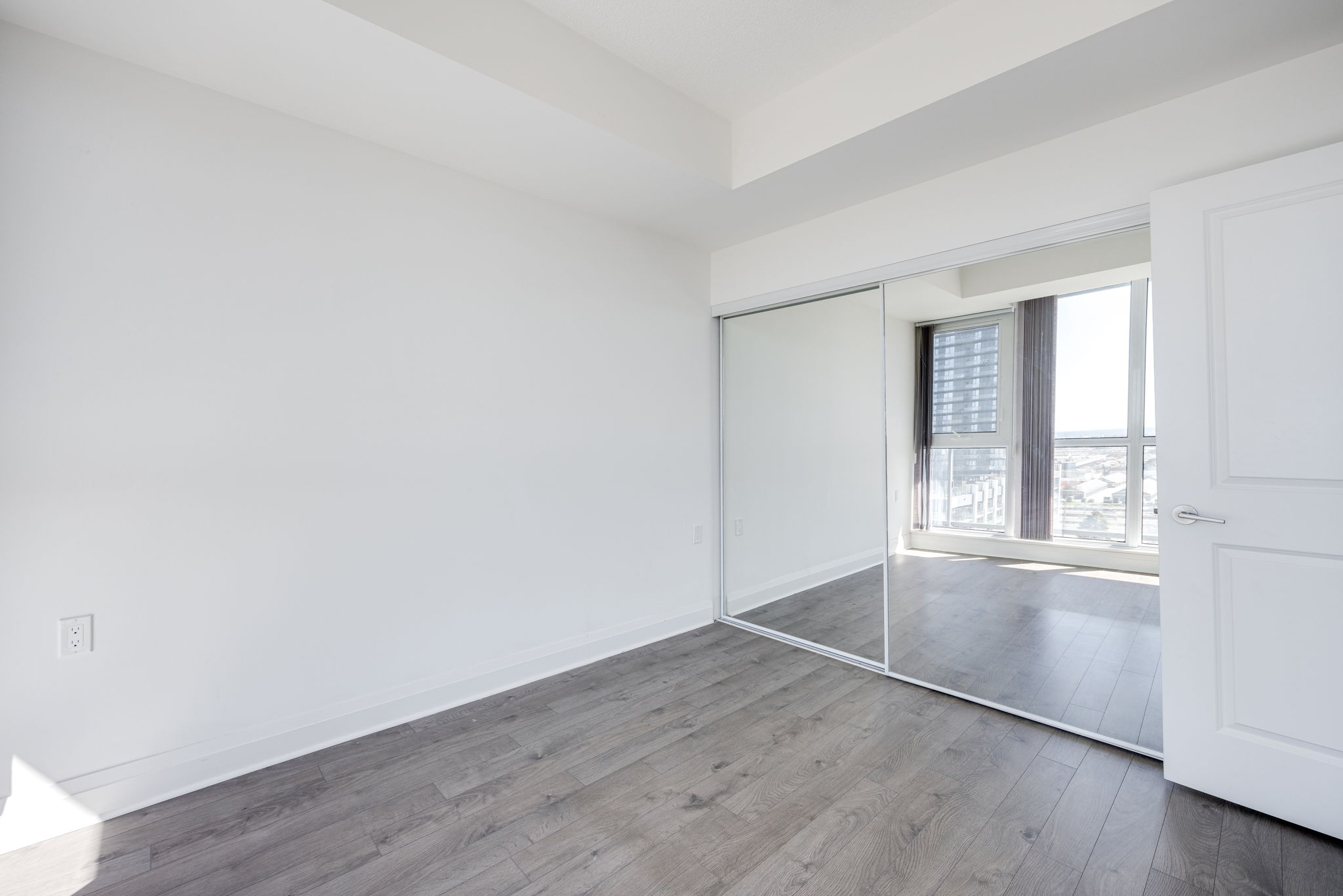 Toronto property showcase — delivered property photograph 16