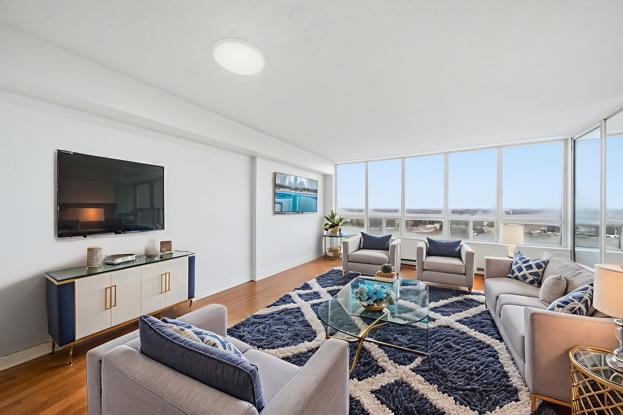 _DSC6004 virtually staged.jpeg