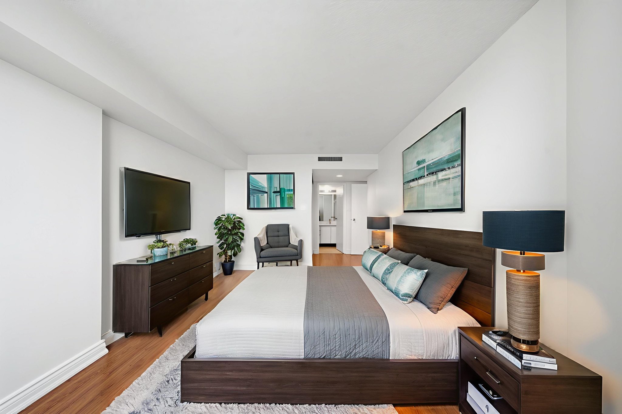 _DSC6049 virtually staged.jpeg