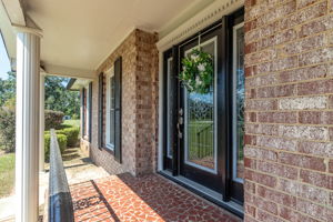 Front Porch/Entrance