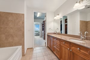 E Robinson St unit 2211-030.jpg