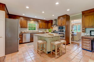 Kitchen/Breakfast Bar