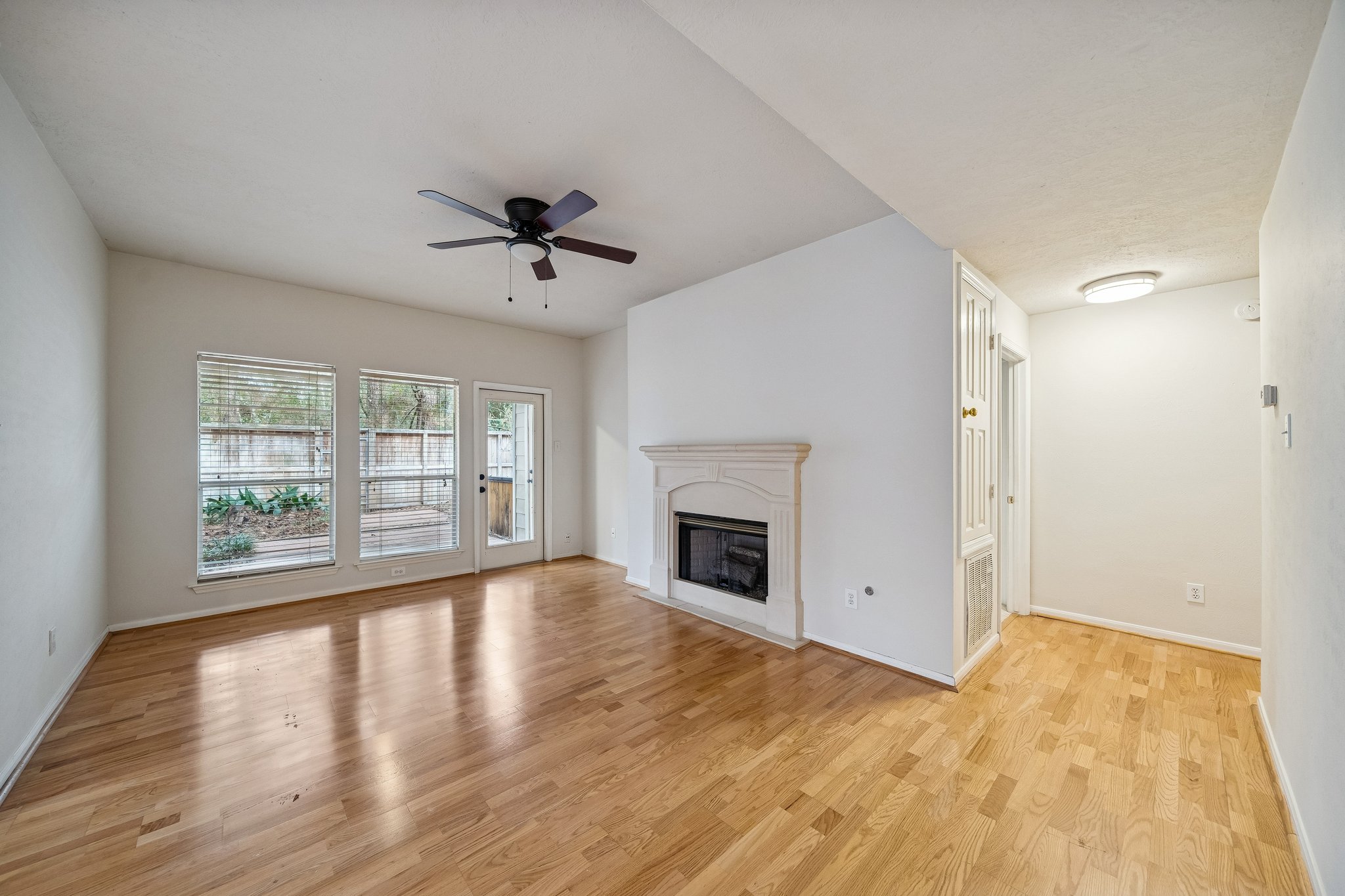 150 N Magnolia Pond Pl, Spring, TX 77381-002.jpg