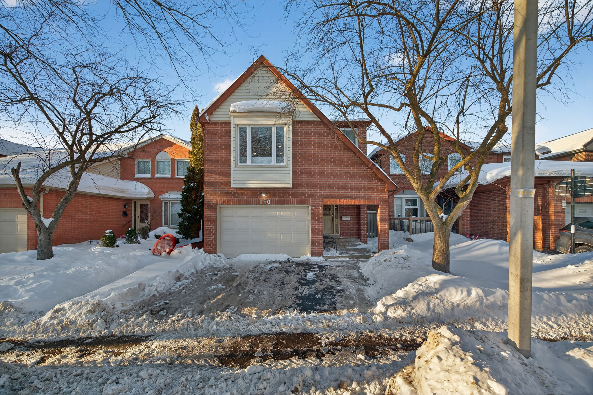 150 N Meadow Crescent Vaughan, ON L4J 3C5