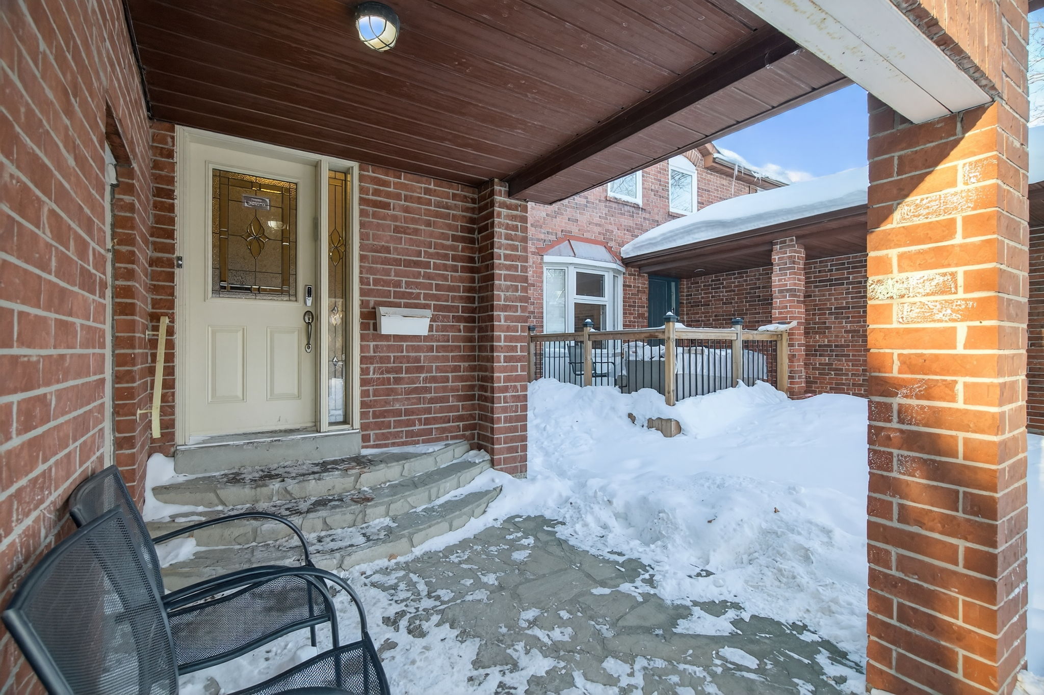 150 N Meadow Crescent Vaughan, ON L4J 3C5